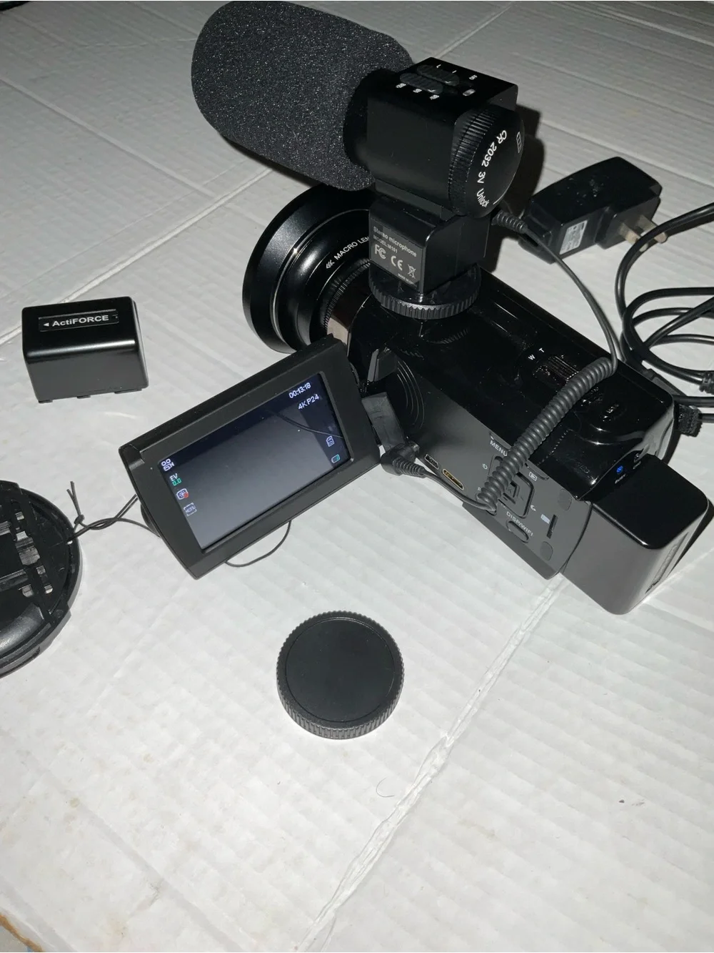 4K Ultra HD Video Camcorder - 48.0 MP Photo - Touch Panel - Night Shot - HDV-
